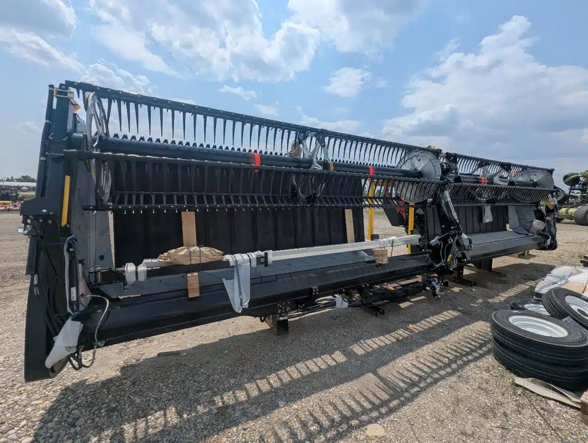 Gallery image 2 for New 2025 MacDon FD230 Header - Draper