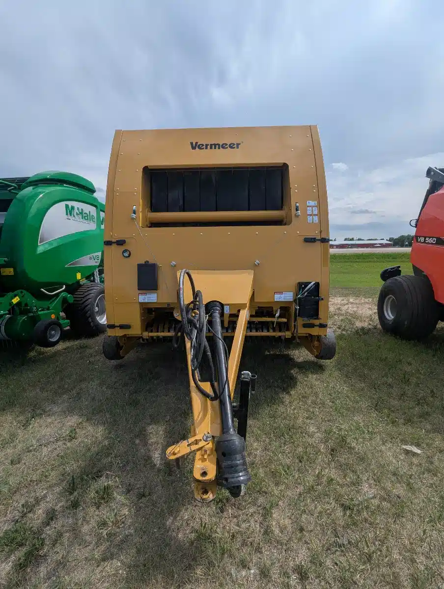 Gallery image 2 for Used 2019 Vermeer 605N Select Round Baler
