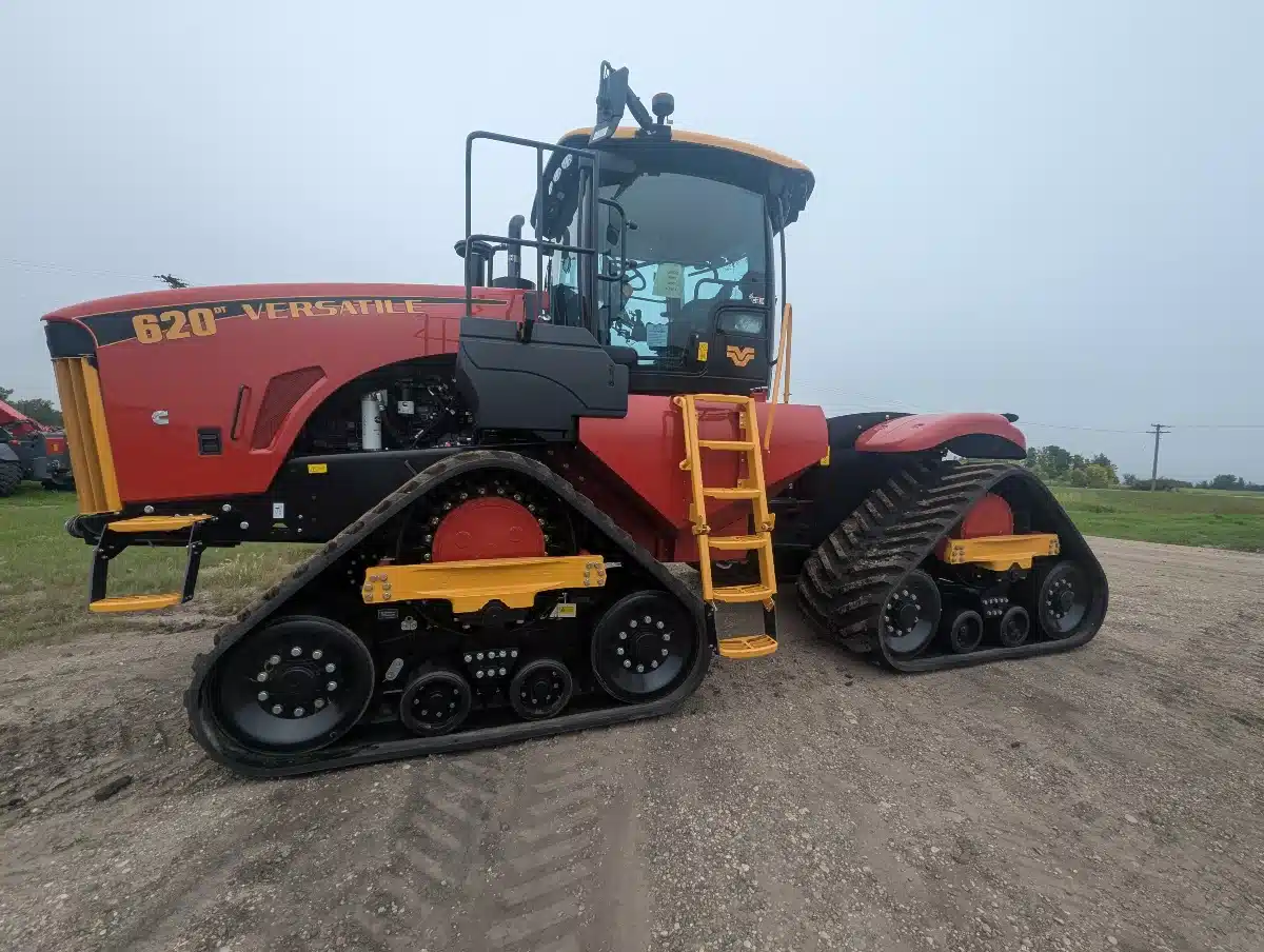 Gallery image 1 for New 2025 Versatile 620DT Tractor