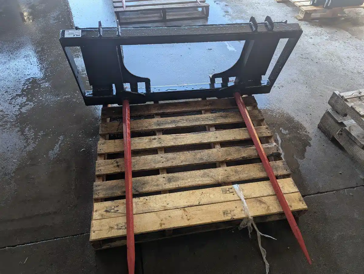 Gallery image 2 for New 2025 HLA Attachments DE50B0500 Bale Spear