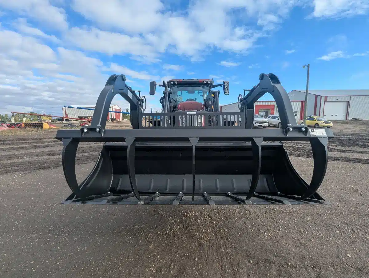 Gallery image 2 for New 2025 McCormick X7.623 Tractor