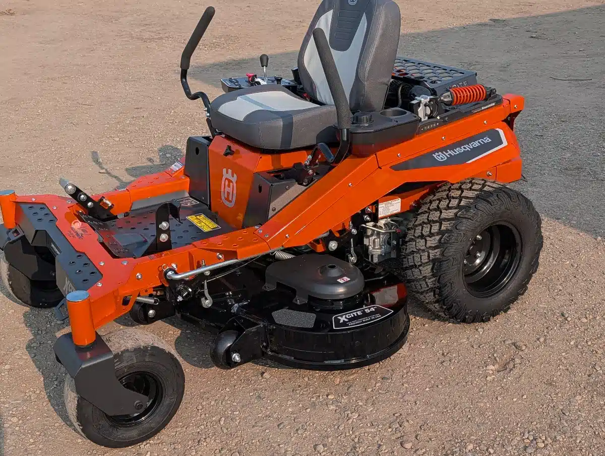 Photo de la Galerie 1 pour 2026 Husqvarna Xcite Z345 Tondeuse à rayon de braquage zéro