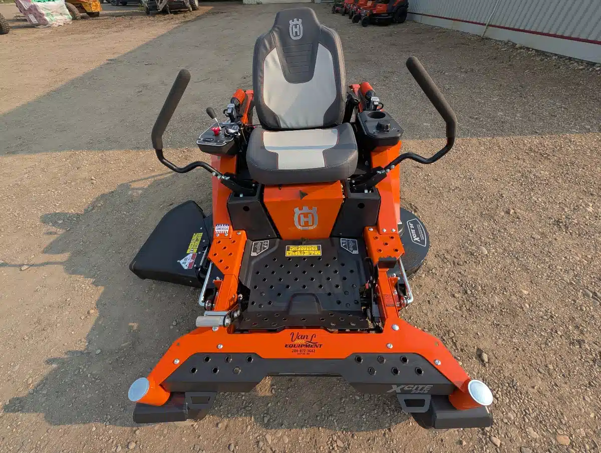 Photo de la Galerie 2 pour 2026 Husqvarna Xcite Z345 Tondeuse à rayon de braquage zéro