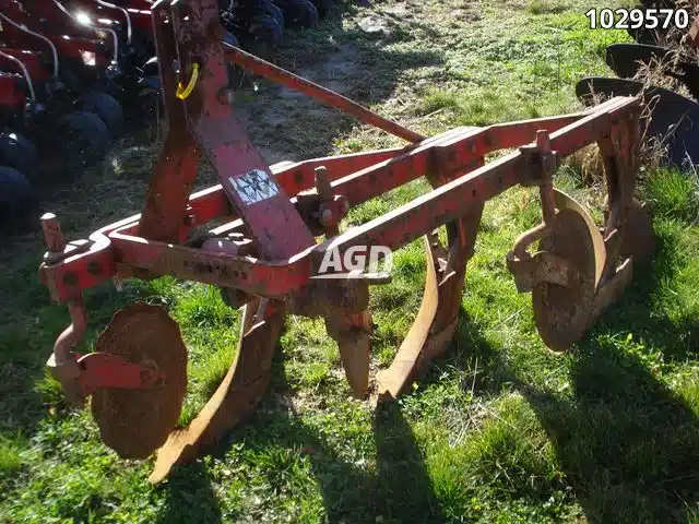 Gallery image 2 for Used Massey Ferguson Other Chisel Plow