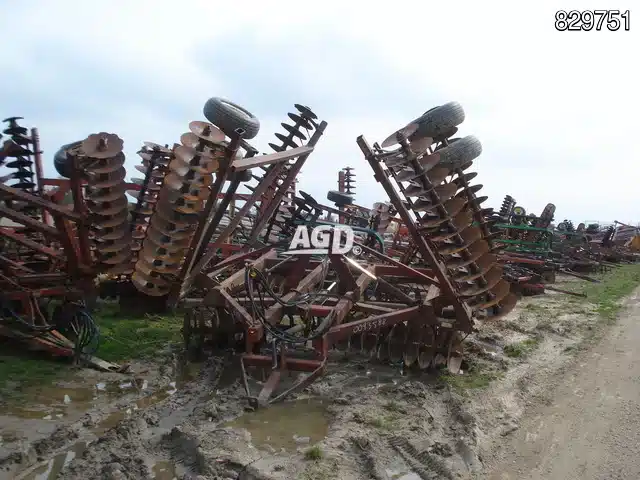 Gallery image 1 for International Harvester 26' Disc