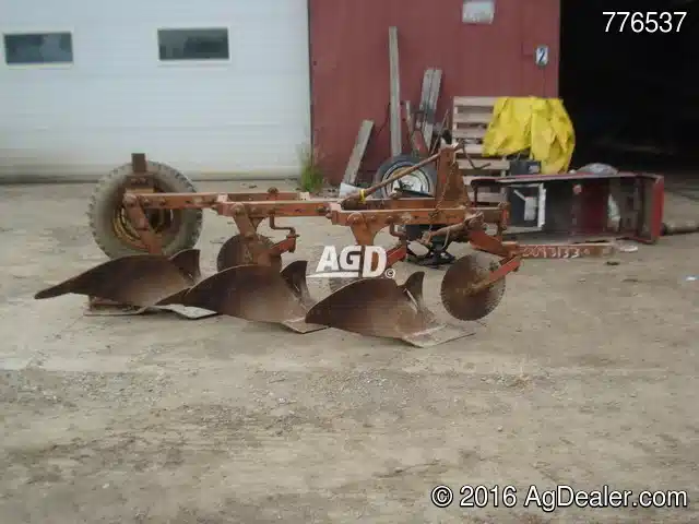 Gallery image 1 for Allis Chalmers 3 Furrow Plow