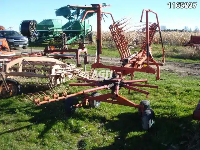 Gallery image 2 for Used Kverneland TA751 Rake