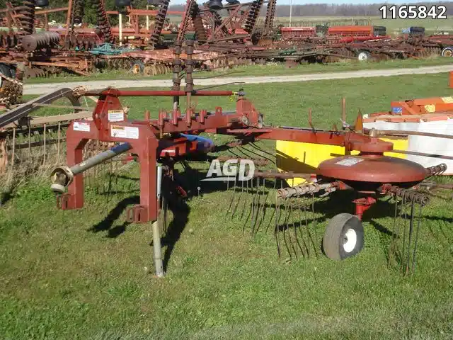 Gallery image 2 for Used New Idea 4264 Rake