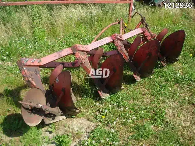 Gallery image 2 for Used Massey Ferguson Other Chisel Plow