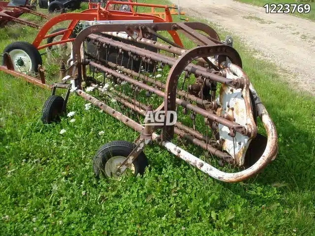 Gallery image 2 for Used Massey Ferguson Misc Rake