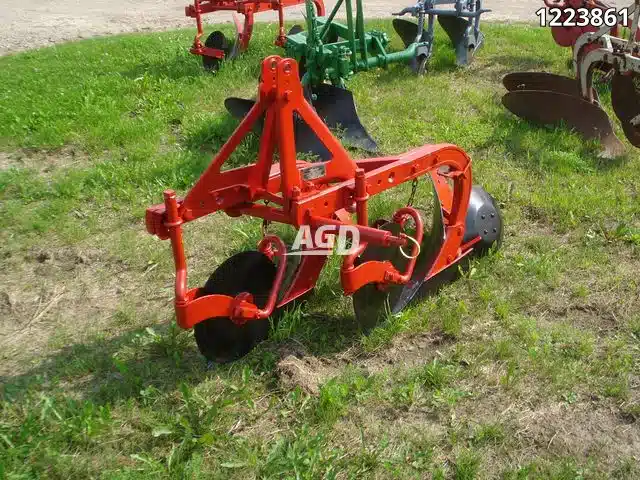 Gallery image 2 for Used Dearborn Other Chisel Plow