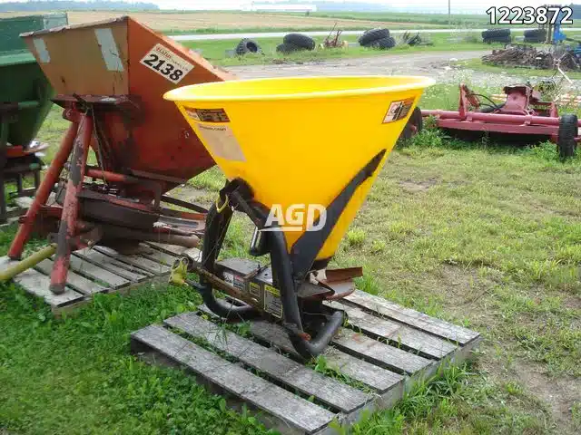 Gallery image 1 for Used Tar River Other Spreader - Fertilizer