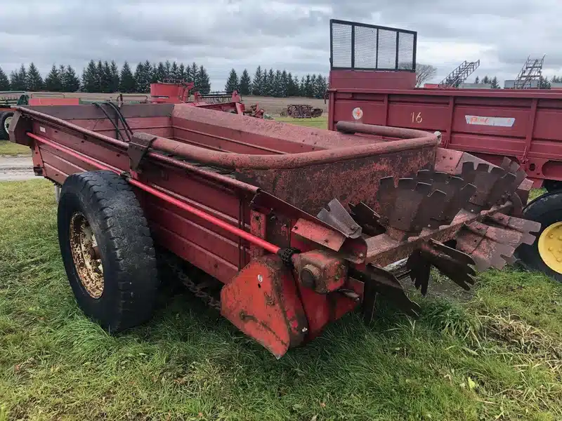 Gallery image 2 for Used International Harvester 550 Manure Spreader