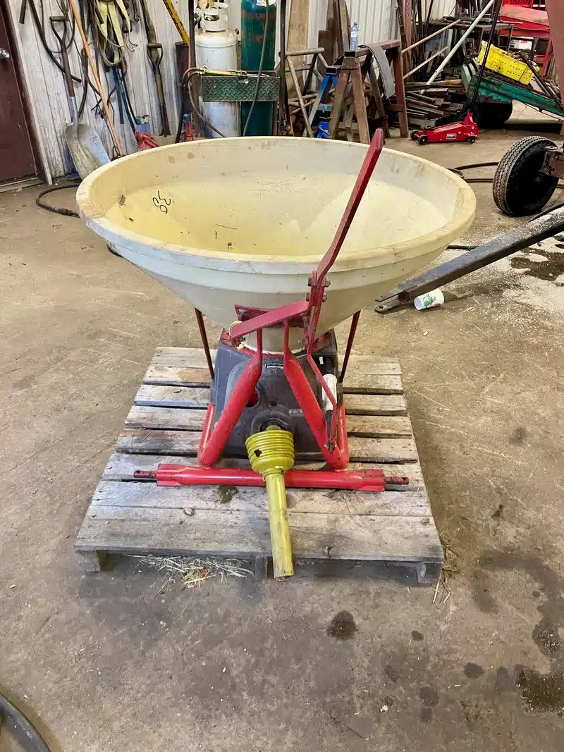 Gallery image 2 for Used Vicon Pendulum Fertilizer Spreader Spreader - Fertilizer