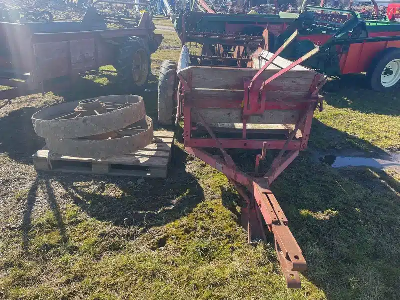 Gallery image 2 for Used International Harvester Ground Drive Manure Spreader