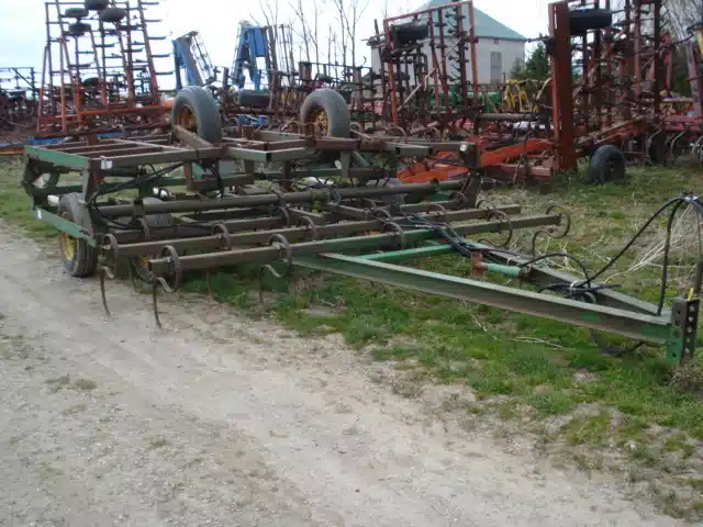 Gallery image 1 for Used John Deere 940 Cultivator