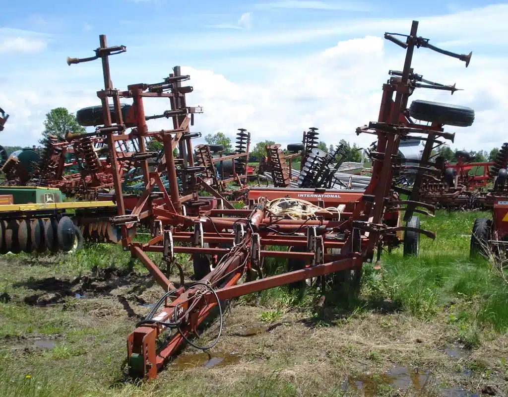 Gallery image 1 for Wil-Rich 25' Cultivator