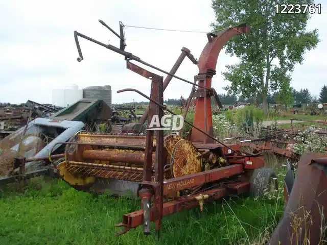 Gallery image 2 for Used New Holland 717 Forage Harvester
