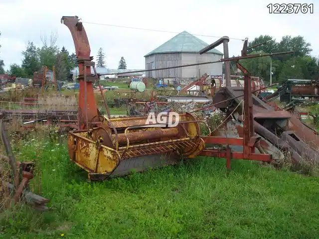 Gallery image 1 for Used New Holland 717 Forage Harvester