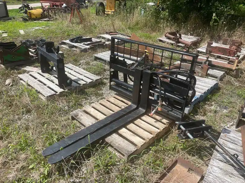 Gallery image 1 for Used Skid Steer & Quick Attach Pallet Fork