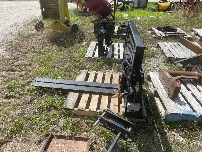 Gallery image 2 for Used Skid Steer & Quick Attach Pallet Fork