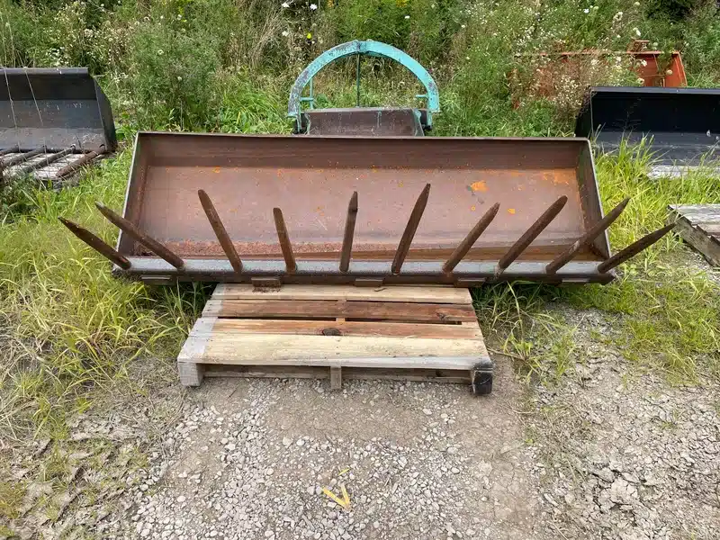 Gallery image 2 for John Deere 6.5' Manure Fork