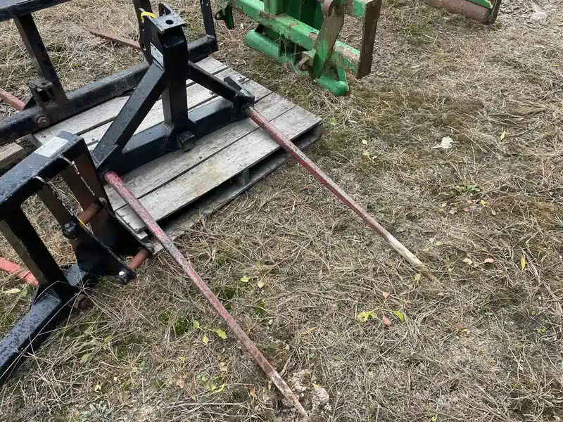 Gallery image 2 for Used HLA 2 PRONG Bale Spear