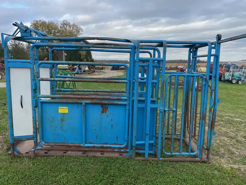 Gallery image 1 for Used Chute Gate Cattle Squeeze