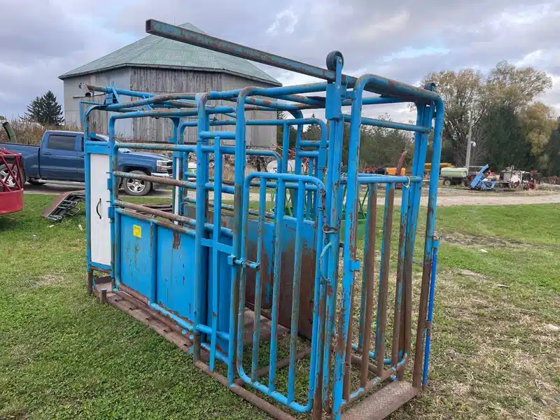 Gallery image 2 for Used Chute Gate Cattle Squeeze