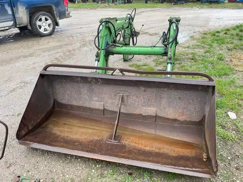 Gallery image 2 for Used John Deere 240 Front End Loader