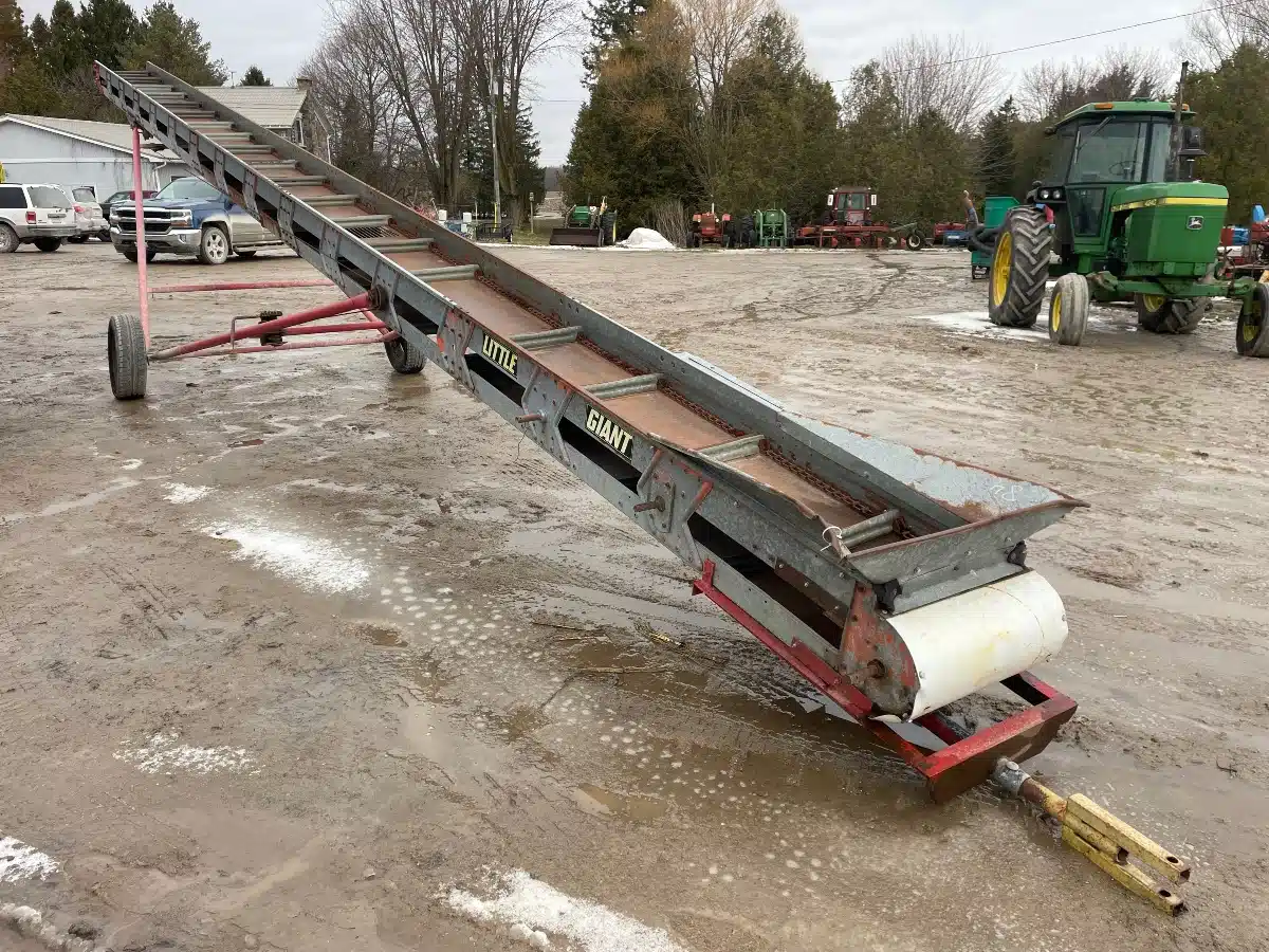 Gallery image 1 for Used Little Giant 40FT Bale Elevator