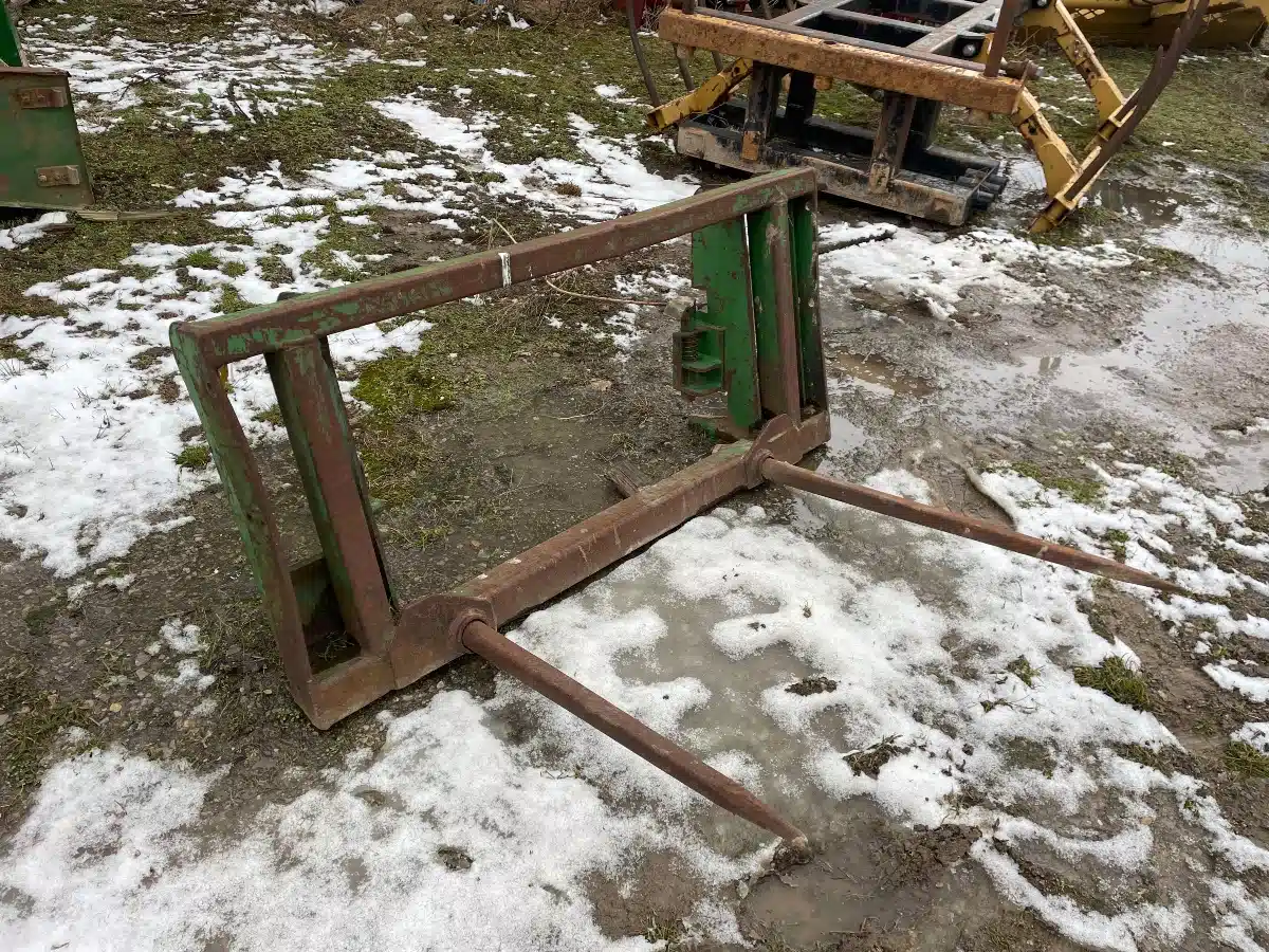 Gallery image 1 for Used John Deere 2 Prong Bale Spear