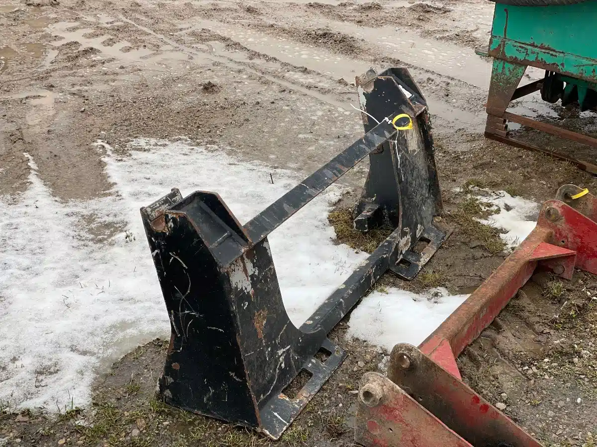 Gallery image 1 for Used John Deere QA + SS Attachment