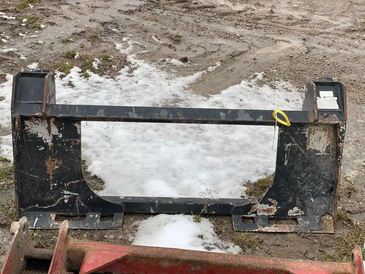 Gallery image 2 for Used John Deere QA + SS Attachment