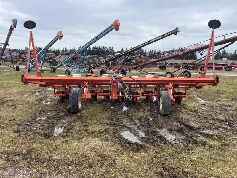 Gallery image 2 for Used Allis Chalmers 9 row Planter