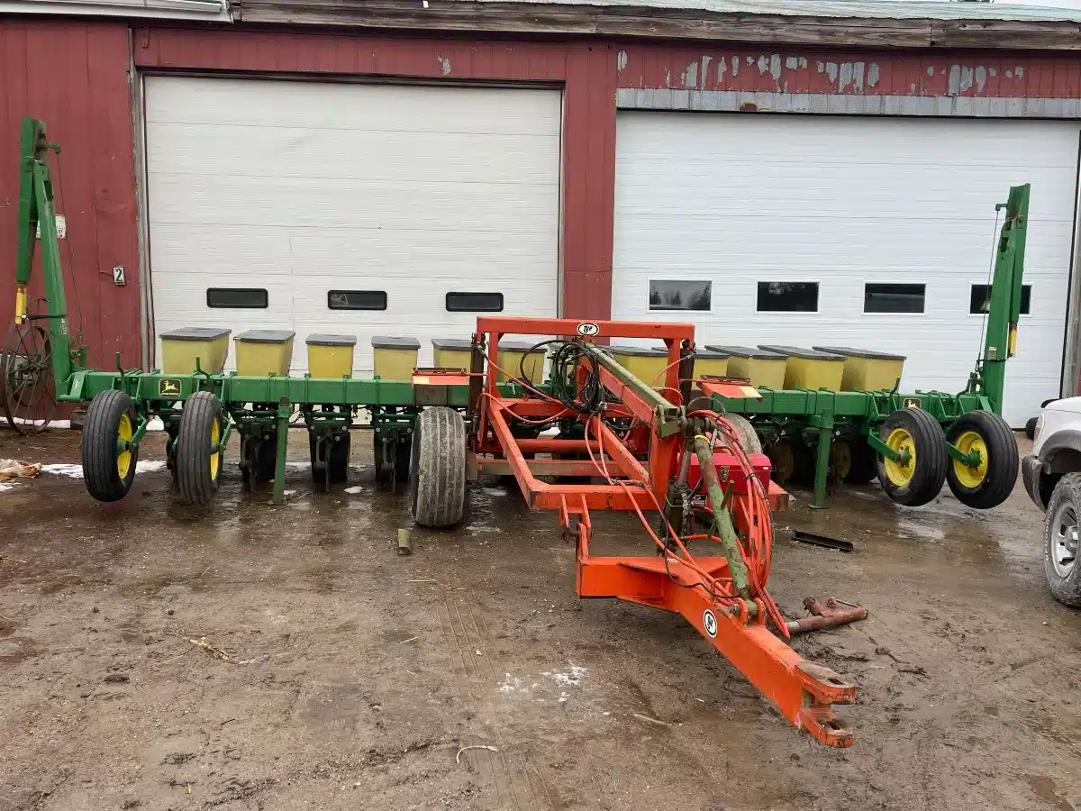 Gallery image 2 for Used John Deere 7100 Planter