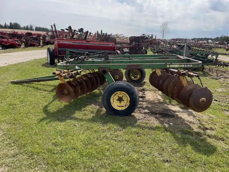 Gallery image 2 for Used John Deere 210 Disc
