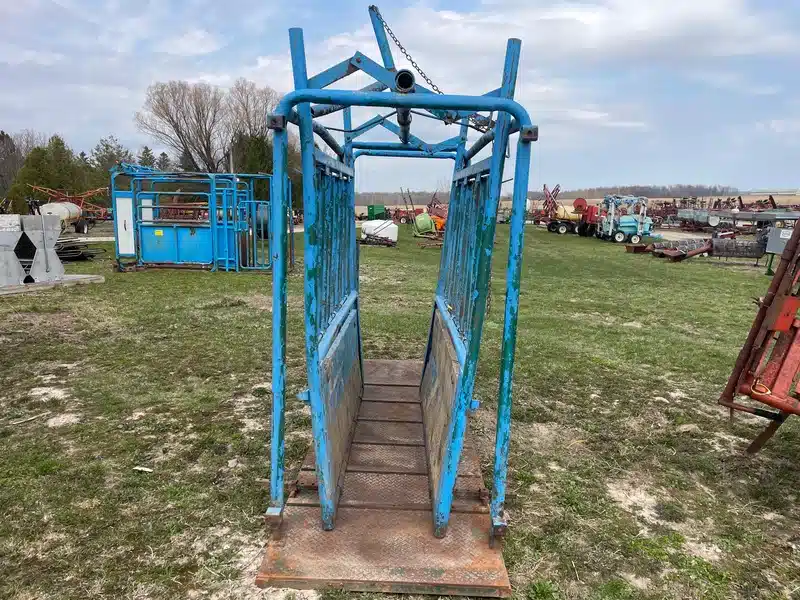 Gallery image 2 for Frey Cattle Squeeze Chute Cattle Squeeze