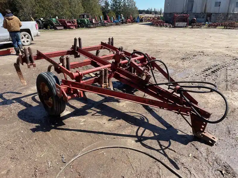 Gallery image 1 for Used International Harvester 7 Tooth Chisel Plow
