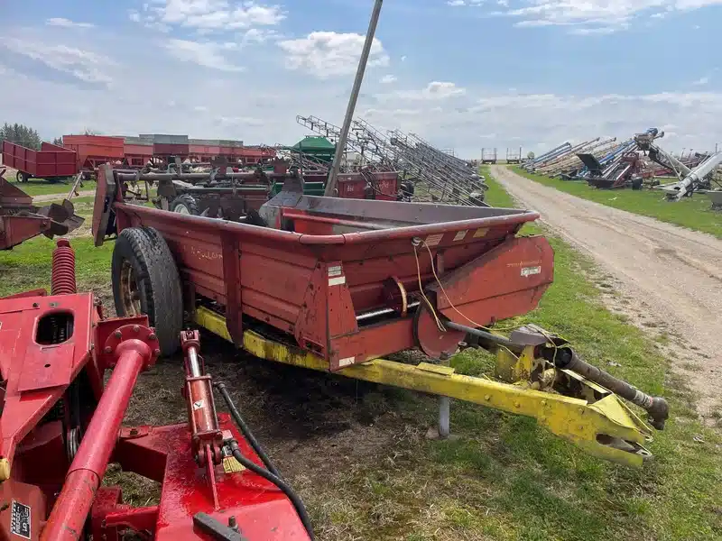 Gallery image 1 for Used New Holland 512 Manure Spreader