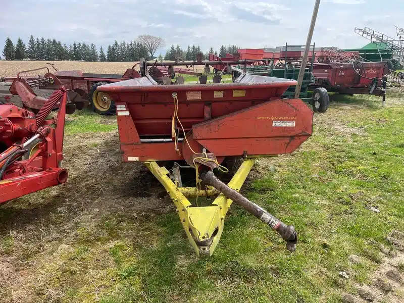 Gallery image 2 for Used New Holland 512 Manure Spreader