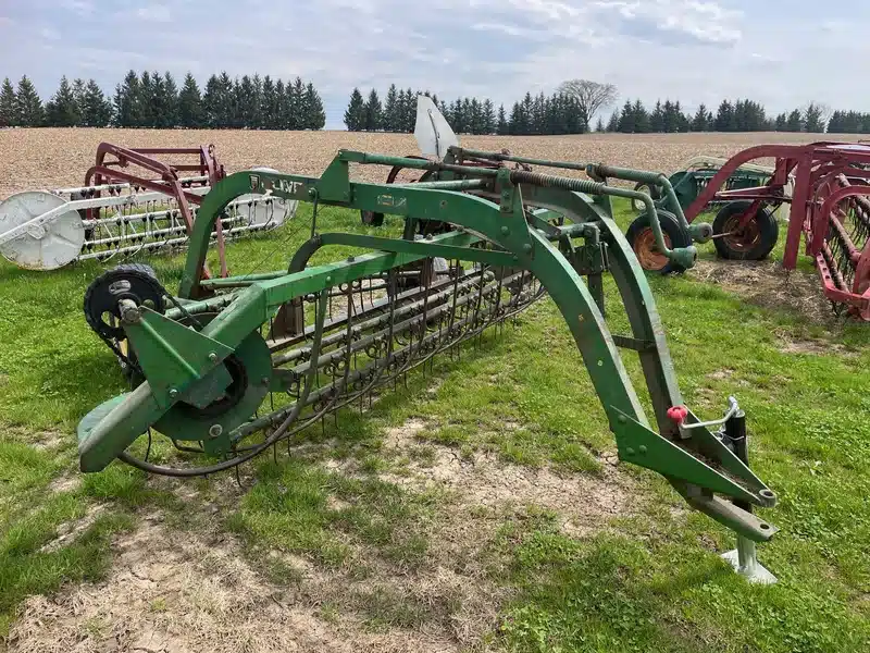 Gallery image 1 for Used Oliver 107 Rake