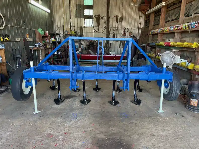 Gallery image 2 for Used 9 Tooth Chisel Plow