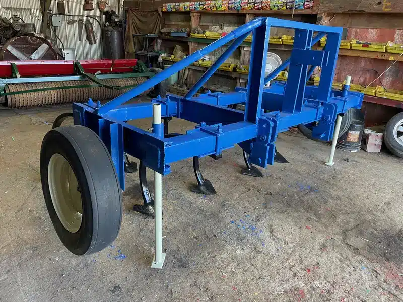 Gallery image 1 for Used 9 Tooth Chisel Plow