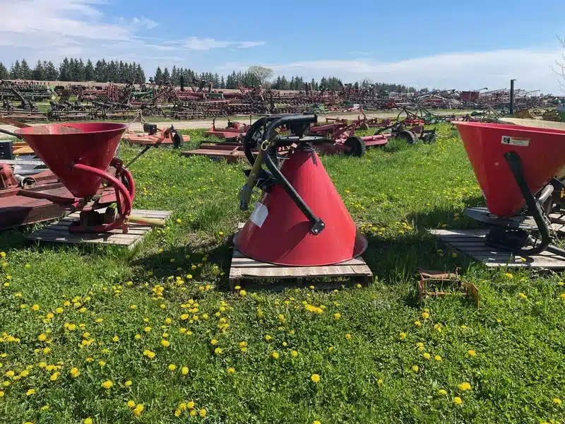 Gallery image 2 for Used Walco 3PTH Spreader - Fertilizer