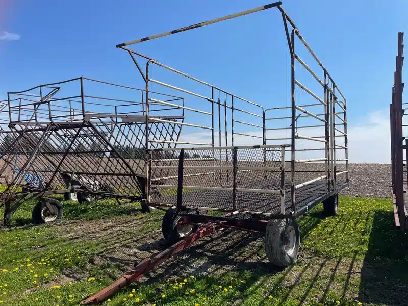 Gallery image 1 for Used 8.5' x 20' Bale Throw Rack