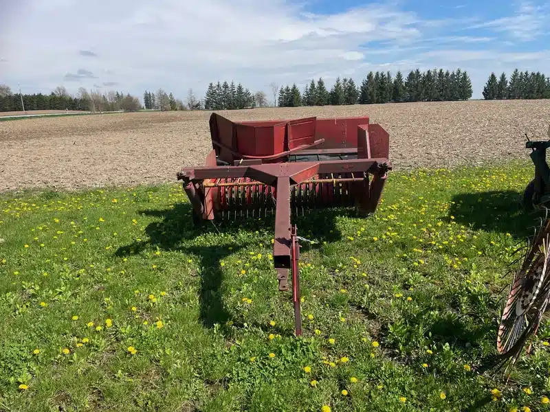 Gallery image 2 for Used New Holland 144 Windrow Inverter