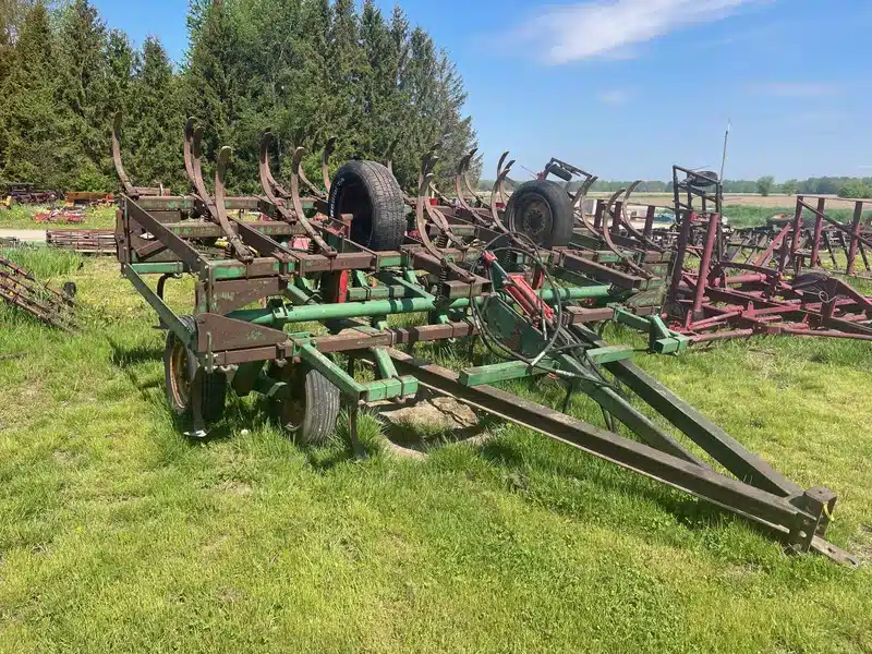 Gallery image 1 for John Deere 20' Cultivator