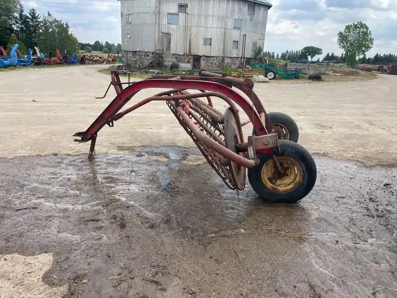 Gallery image 2 for Used Massey Ferguson 36 Rake