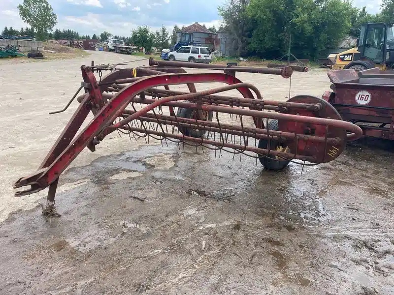 Gallery image 1 for Used Massey Ferguson 36 Rake